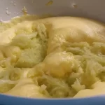 Stuffed zucchini roll | Preparation of the crust | Step 3 | Image 1/4