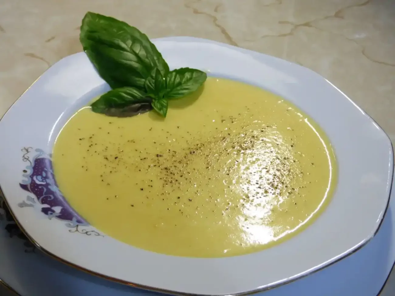 Karfiol krem supa | Istaknuta slika 1/5 | Kremasta, supa, od, karfiola, ukusan, i, hranljiv, obrok, za, razne, prigode