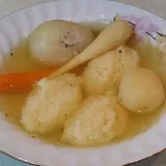Supa sa griz knedlama | Istaknuta slika 1/4 | Svečana, topla, i, slasna, kombinacija, povrća, i, knedli, u, začinjenoj, supi