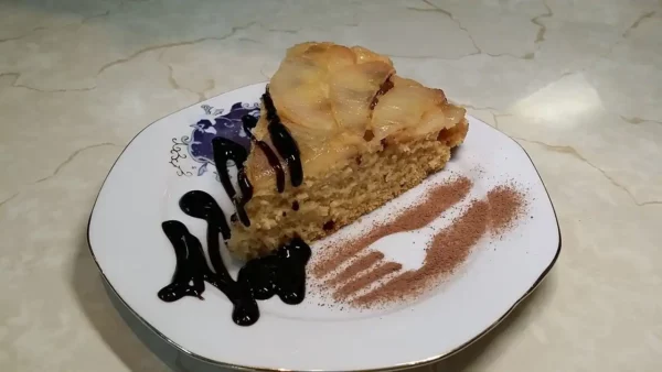 Prevrnuti kolač sa kruškama | Istaknuta slika 1/3 | Prevrnuti, kolač, sa, kruškama, je, osvežavajući, preokret, tradicionalnog, recepta