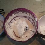 Torta Lenja Žena sa malinama | podela smese i dodavanje sastojaka u smesi | Postupak 2 | Slika 1/6