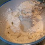 Mančmelou čoko-plazma torta | Ređanje mančmeloua i dekoracija | Postupak 3 | Slika 3/5