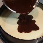 Griz torta sa vanil kremom | Priprema glazure od čokolade | Postupak 4 | Slika 2/4