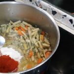 Čorba od boranije sa povrćem | zaprška i dodatak ostalog | Postupak 3 | Slika 1/4