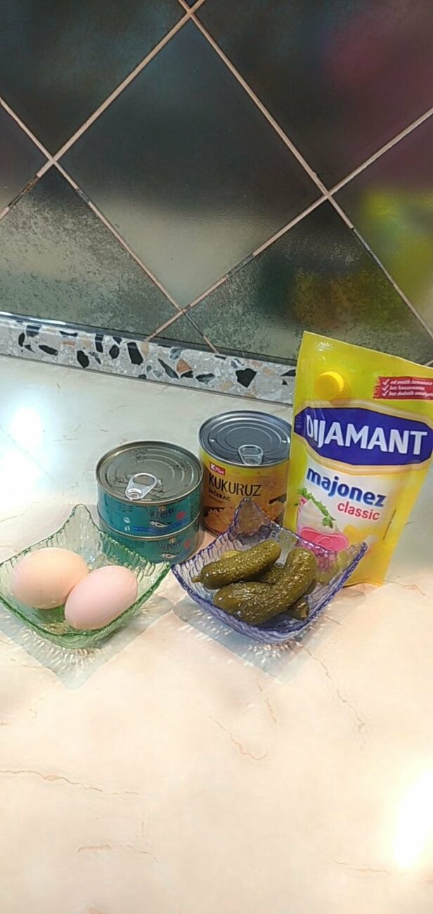 Salata sa tunjevinom, jajima i majonezom | Istaknuta slika 2/2 | zdrav, i, osvežavajući, obrok, u, toplim, letnjim, danima