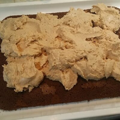 Kremasta torta sa plazma keksom | Nanošenje fila | Postupak 4 | Slika 1/2