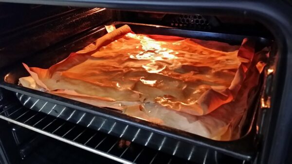 Baklava sa višnjama na domaći način