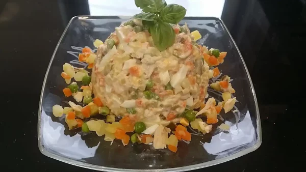 Ruska salata sa šunkom | Istaknuta slika 1/4 | Osvežavajuća, ruska, salata, kao, prilog, za, sve, prilike