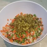 Ruska salata sa šunkom | Priprema salate | Postupak 2 | Slika 1/5