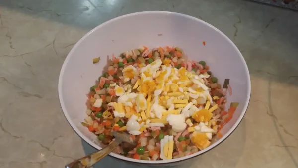 Ruska salata sa šunkom | Istaknuta slika 3/4 | Osvežavajuća, ruska, salata, kao, prilog, za, sve, prilike