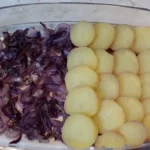 Francuski krompir – na srpski način | Slaganje francuskog krompira | Postupak 4 | Slika 2/6