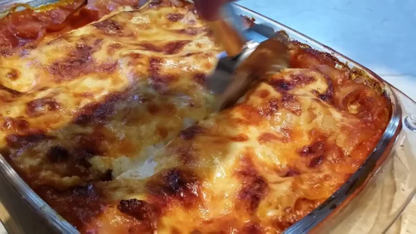 Lazanja Bolognese | Istaknuta slika 3/4 | Tradicionalni, italijanski, specijalitet, iz, rerne