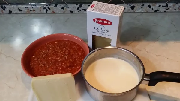 Lazanja Bolognese | Istaknuta slika 4/4 | Tradicionalni, italijanski, specijalitet, iz, rerne