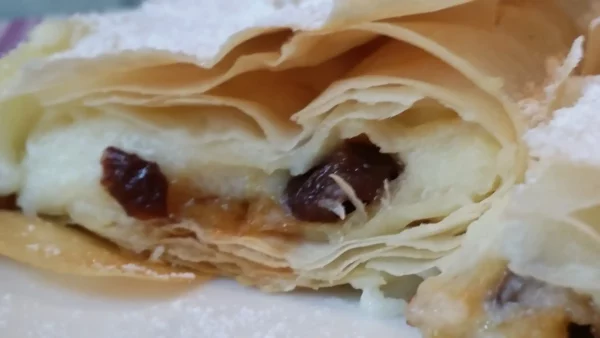 Pita sa grizom i suvim grožđem | 2/4 Pita sa grizom i suvim grožđem | Istaknuta slika 2/4 | Ukusna, i, jednostavna, domaća, poslastica
