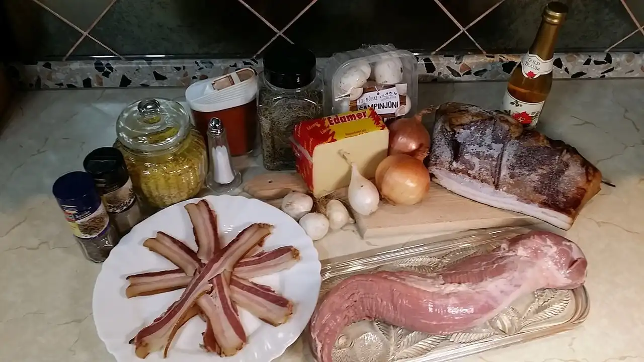 Punjeni svinjski filet za prazničnu trpezu | Istaknuta slika 4/4 | Svinjski, filet, sa, pečurkama, i, sirom, u, omotu, od, slanine