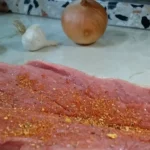 Punjeni svinjski filet za prazničnu trpezu | Začini meso | Postupak 2 | Slika 4/5