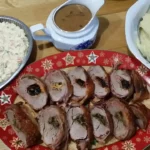 Služenje fileta | Postupak 5 | Slika 4/4 Punjeni svinjski filet sa šljivama | Služenje fileta | Postupak 5 | Slika 4/4