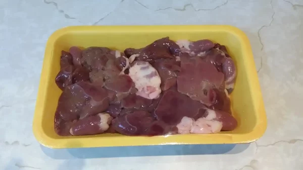 Pileća džigerica sa lukom i jajima | Istaknuta slika 3/4 | Slatka, mekana, i, sočna, kombinacija, đigerice, luka, i, jaja