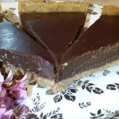 Čokoladni tart | Serviranje tarta i dekoracija | Postupak 7 | Slika 3/3