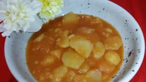 Dinstani krompir u paradajz sosu