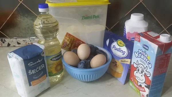 Kolač sa šljivama i pudingom | Istaknuta slika 4/4 | Kolač, sočan, šljive, u, sebi, čuva, pudingom, preliven, užitak, koji, se, ne, zaboravlja