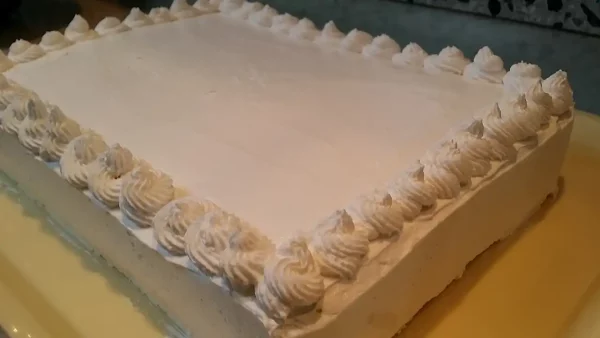Torta beli anđeo | Istaknuta slika 2/4 | Vazdušasta, kremasta, pa, i, bogatog, slatkog, ukusa