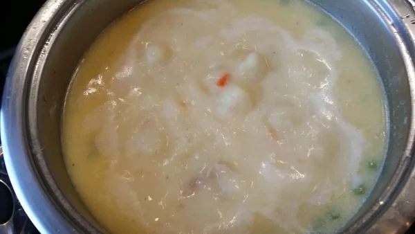 Bela čorba sa piletinom i povrćem | 2/5 Bela čorba sa piletinom i povrćem | Istaknuta slika 2/5 | Razno, povrće, i, pileće, meso, u, jednoj, šerpi