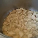 Bela čorba sa piletinom i povrćem | Dinstanje sastojaka | Postupak 2 | Slika 6/6