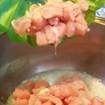 Bela čorba sa piletinom i povrćem | Dinstanje sastojaka | Postupak 2 | Slika 4/6