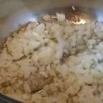 Bela čorba sa piletinom i povrćem | Dinstanje sastojaka | Postupak 2 | Slika 2/6