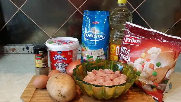 Bela čorba sa piletinom i povrćem | 5/5 Bela čorba sa piletinom i povrćem | Istaknuta slika 5/5 | Razno, povrće, i, pileće, meso, u, jednoj, šerpi