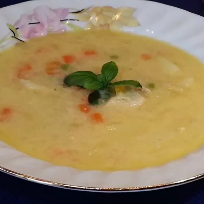 Bela čorba sa piletinom i povrćem
