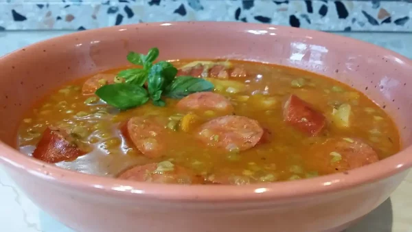 Grašak sa kobasicama | Istaknuta slika 1/4 | Gusto, varivo, kao, hranljiv, obrok