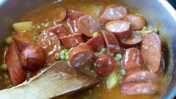 Grašak sa kobasicama | Istaknuta slika 3/4 | Gusto, varivo, kao, hranljiv, obrok