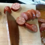 Grašak sa kobasicama | Dodavanje ostalih sastojaka i začina | Postupak 4 | Slika 6/7
