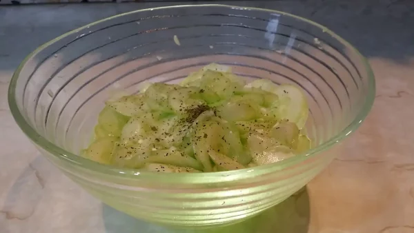 Krastavac salata sa belim lukom | Istaknuta slika 1/4 | Zdravlje, na, brzaka, kao, i, ova, salata