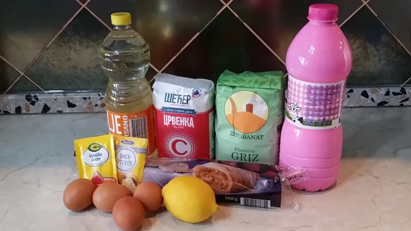 Pita sa grizom i limunom | Istaknuta slika 4/4 | Lagana, i, sočna, tekstura, sa, osvežavajućim, ukusom, limuna