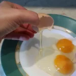 Pileće šnicle sa parmezanom | Priprema jaja | Postupak 2 | Slika 1/7