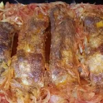 Svinjska rebra iz rerne | Istaknuta slika 2/4 | Pečena, rebra, sa, krompirom, i, crnim, lukom, u, marinadi, od, senfa, i, meda