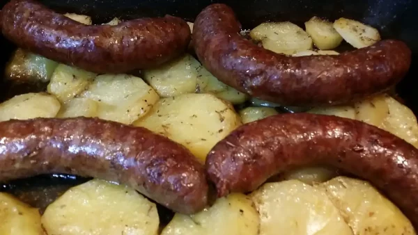 Domaće kobasice sa pekarskim krompirom | Istaknuta slika 2/4 | Idealna, garnitura, za, savršen, ručak