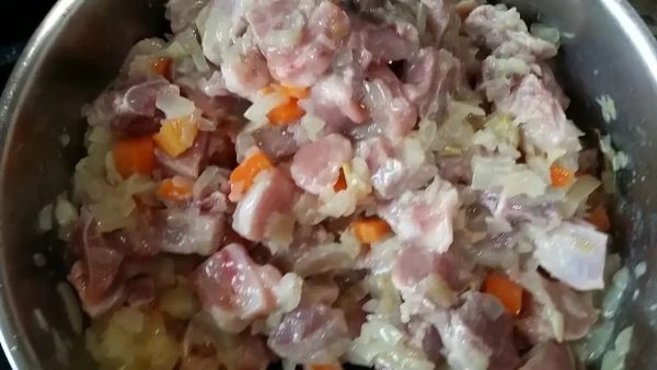 Gulaš od svinjetine | Istaknuta slika 3/4 | Bogatstvo, sočnog, mesa, i, aromatičnog, povrća, idealan, izbor, za, hladne, dane