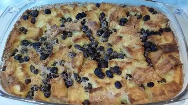 Kolač od starog hleba | Istaknuta slika 2/4 | Oživite, ostatke, hleba, koji, postaju, poslastica