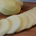 Priprema krompira | Postupak 2 | Slika 1/6 Musaka sa mlevenim mesom i krompirom | Priprema krompira | Postupak 2 | Slika 1/6