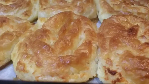 Pužići sa sirom | Istaknuta slika 1/4 | Umotavanje, s, ljubavlju:, Kako, pravilno, saviti, pužiće