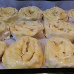 Pužići sa sirom | Premazivanje pužića i pečenje | Postupak 4 | Slika 7/8