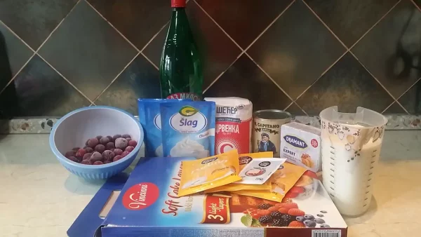 Voćna torta sa ananasom i višnjama | Istaknuta slika 4/4 | Osvežavajući, voćni, duet, prirode, u, slakom
