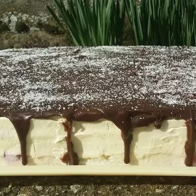 Slika vezana za Voćna torta sa ananasom i višnjama