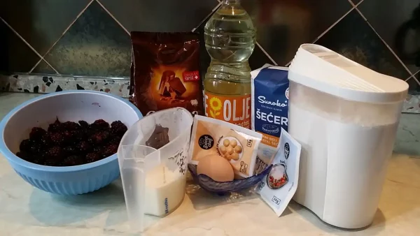 Mramorni kolač sa kupinama | 4/4 Mramorni kolač sa kupinama | Istaknuta slika 4/4 | Svaka, doza, slatkog, zaslužuje, malo, voća, prirodnog, ukusa, i, vibrantne, boje