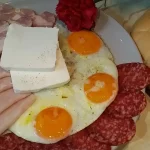 Banatski doručak sa jajima i suhomesnatim | Istaknuta slika 1/4 | Energija, koja, te, uvodi, u, radni, mod, brže, od, alarma