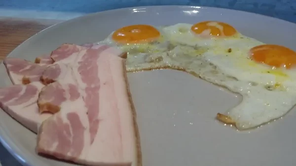 Banatski doručak sa jajima, suhomesnatim i sirom | Istaknuta slika 2/4 | Energija, koja, te, uvodi, u, radni, mod, brže, od, alarma